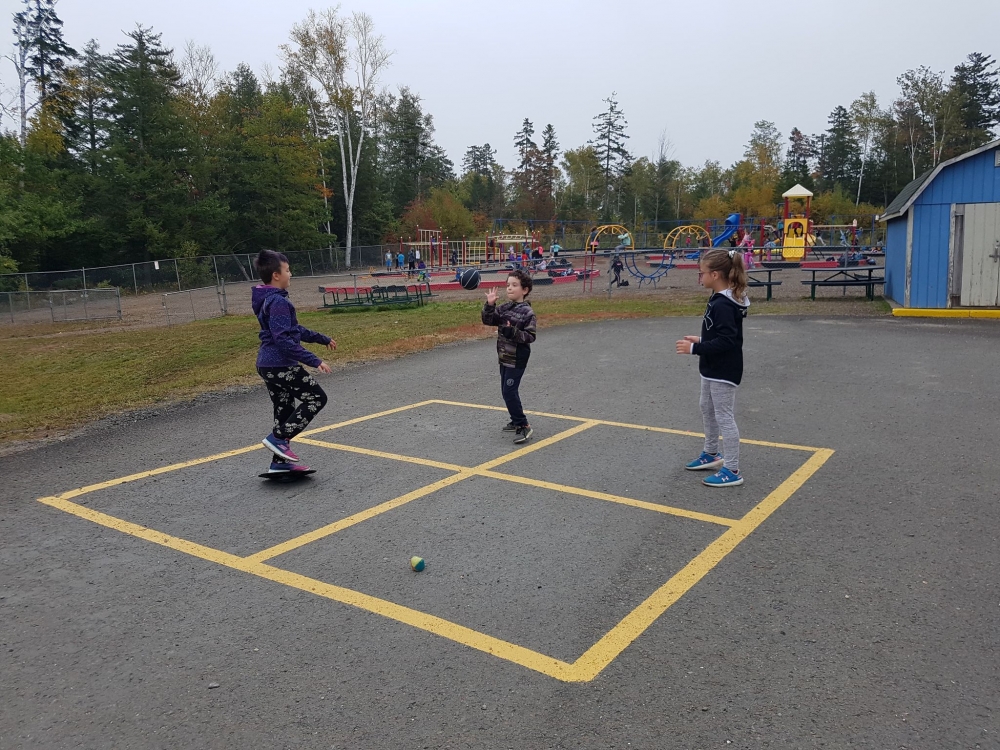Une cour de récréation transformée! - École des Bâtisseurs